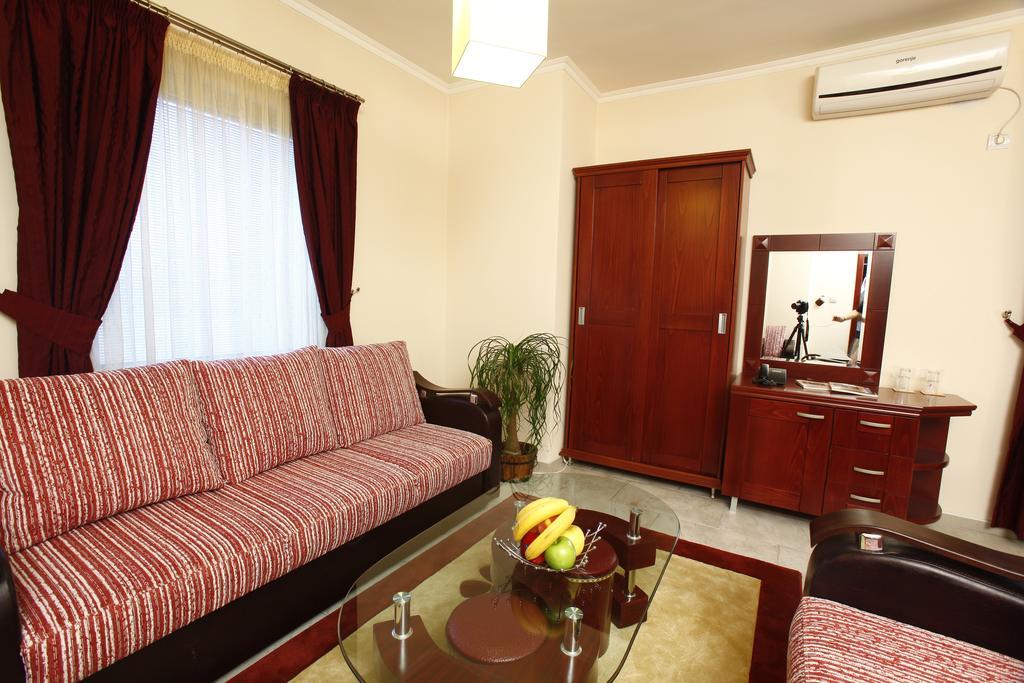 Hotel Luxor Suto Orizari Habitación foto