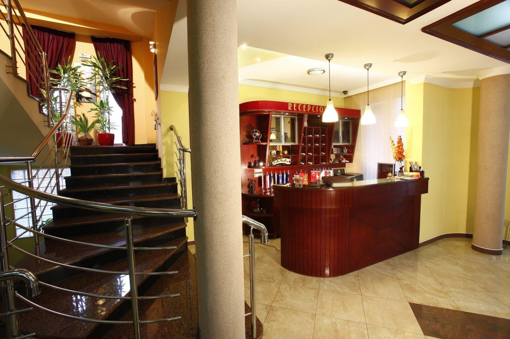 Hotel Luxor Suto Orizari Exterior foto