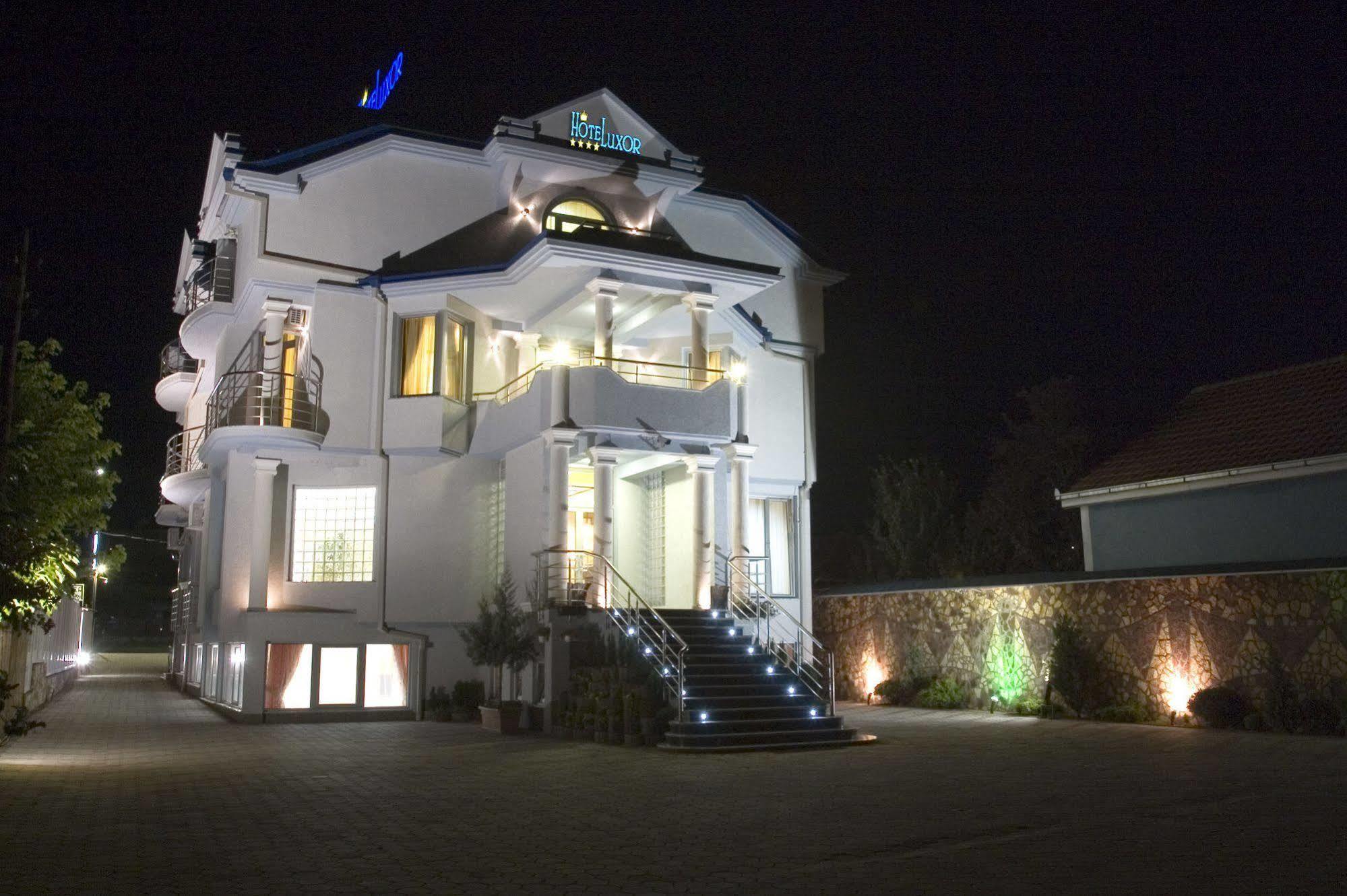 Hotel Luxor Suto Orizari Exterior foto
